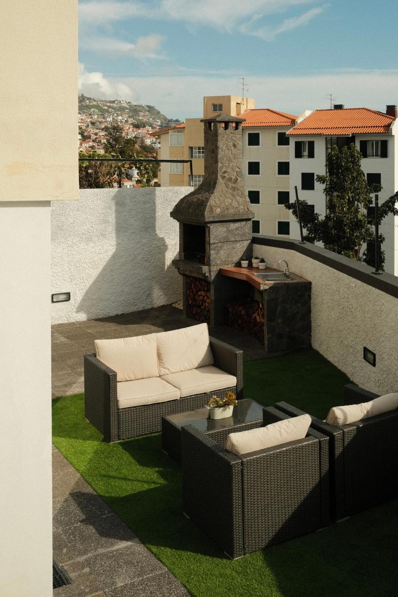 Casa15 Guesthouse Funchal Esterno foto